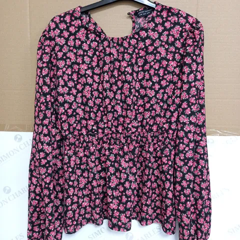 DOROTHY PERKINS FLORAL PLEAT NECK SHIRRED WAIST CRINKLE JERSEY FLORAL TOP IN BLACK/PINK - MEDIUM
