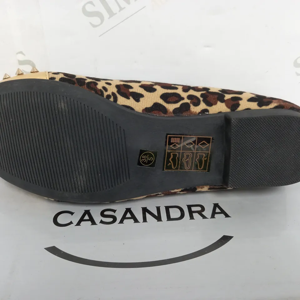 FLAT HEELED LEOPARD PRINT GOLD SPIKEY TOE SIZE 5