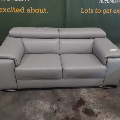QUALITY ITALIAN DESIGNER MELO LOVESEAT/ TWO SEATER SOFA WITH ADJUSTABLE HEADRESTS LIGHT GREY LEATHER