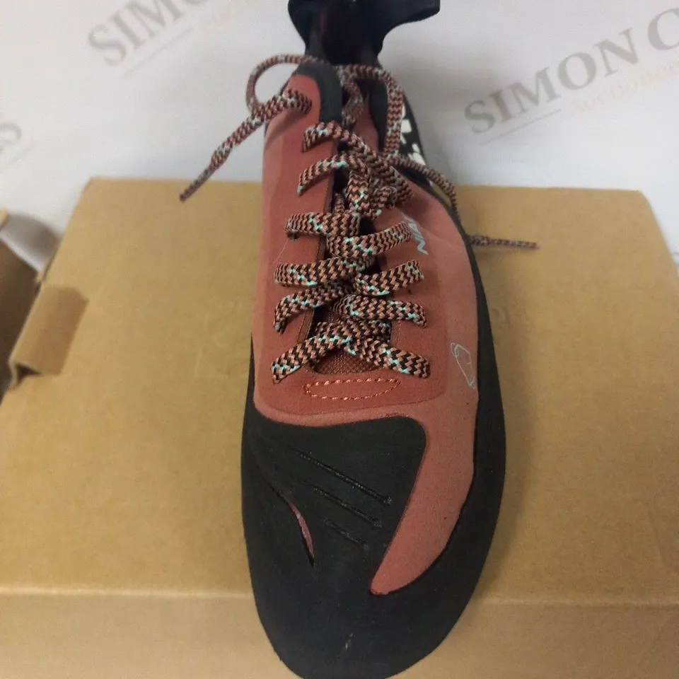 BOXED ADIDAS NIAD LACE SIZE 6.5