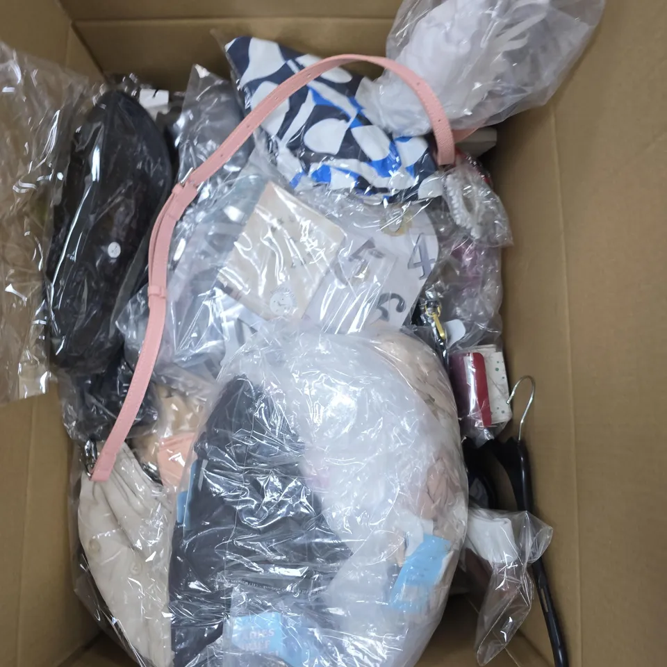 BOX OF APPROXIMATELY 15 ASSORTED ITEMS TO INCLUDE: APPROXIMATELY 35 BLACK SOFT CLOTHES HANGARS 