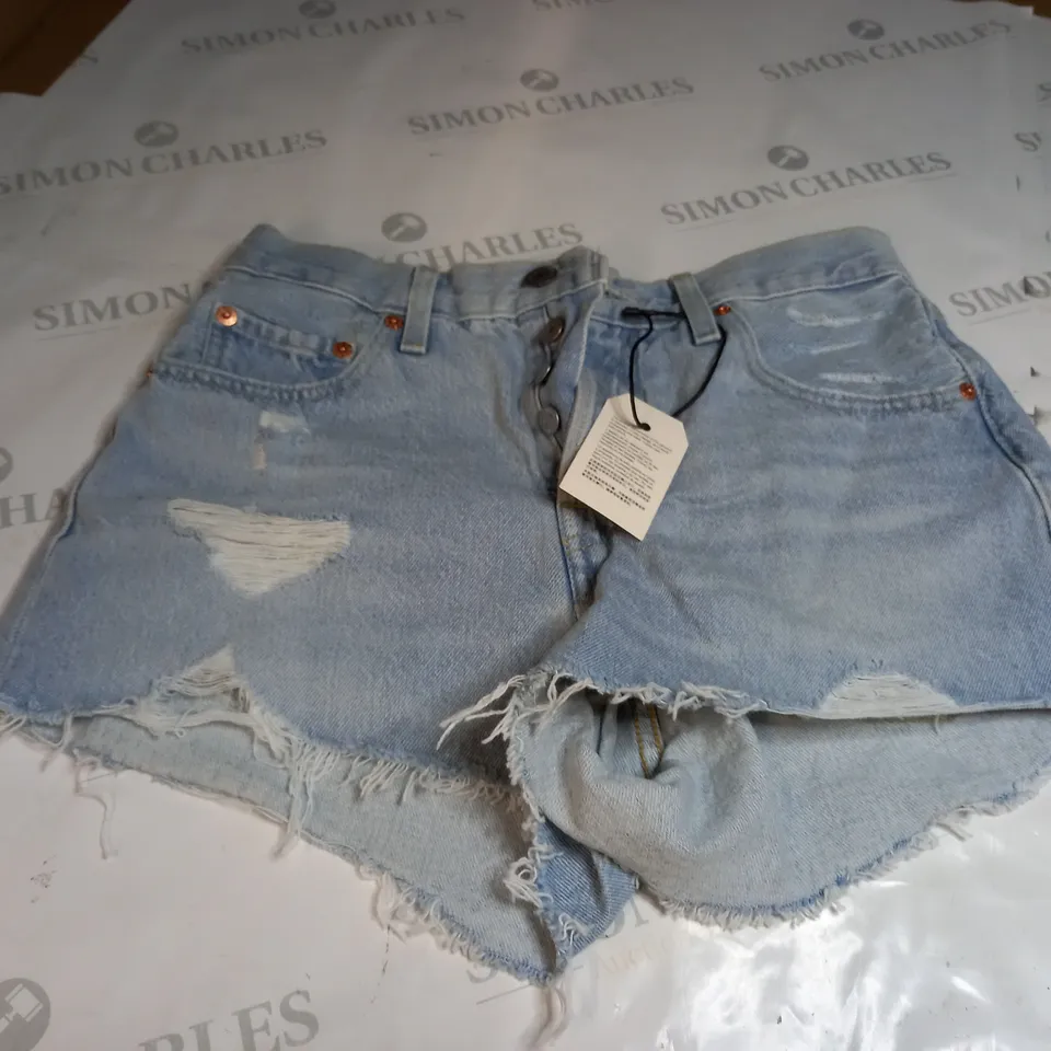 LEVI 501 SHORTS SIZE 25