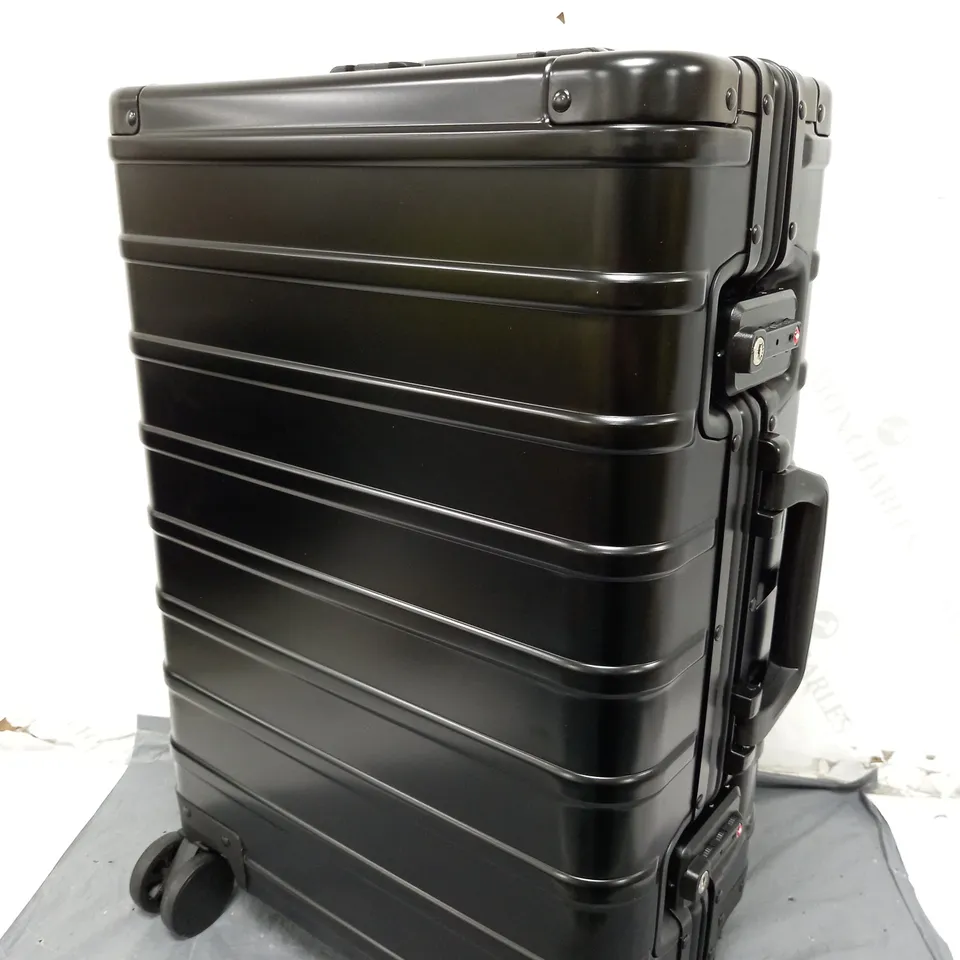 LOCKABLE BLACK LUGGAE CASE (35x55cm)