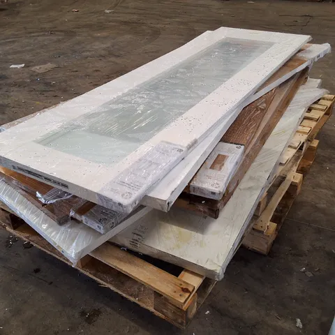 PALLET CONTAINING 10 ASSORTED INTERNAL DOORS