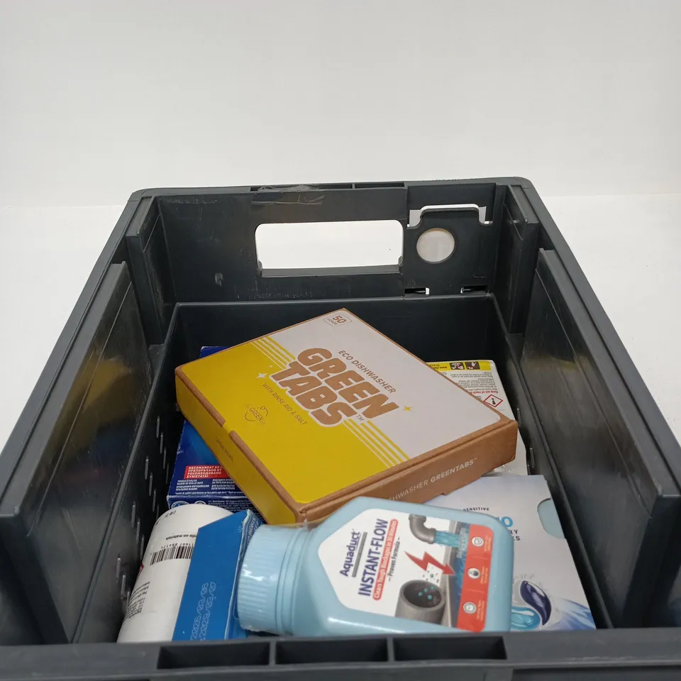 TOTE OF APPROXIMATELY 7 ASSORTED ITEMS TO INCLUDE CALGON, GREEN TABS, NON BIO LAUNDRY CAPSULES, WASHING MACHINE CLEANER ETC