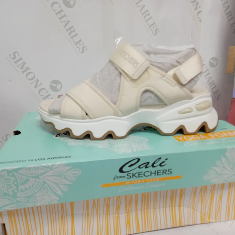 BOXED SKETCHERS YOGA FOAM OFF WHITE SHOES SIZE 4
