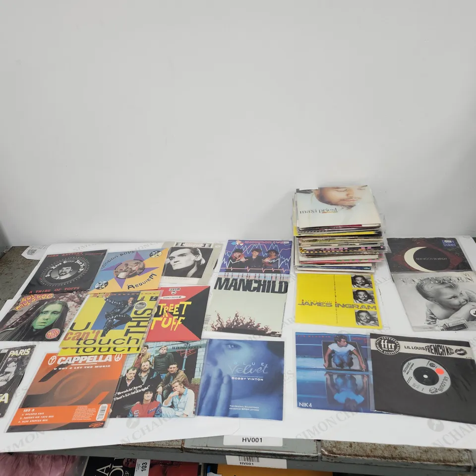 A COLLECTION OF 82 X VINYL SINGLES FROM THE 80S AND 90S. A NICE COLLECTION IN EXCELLENT CONDITION.