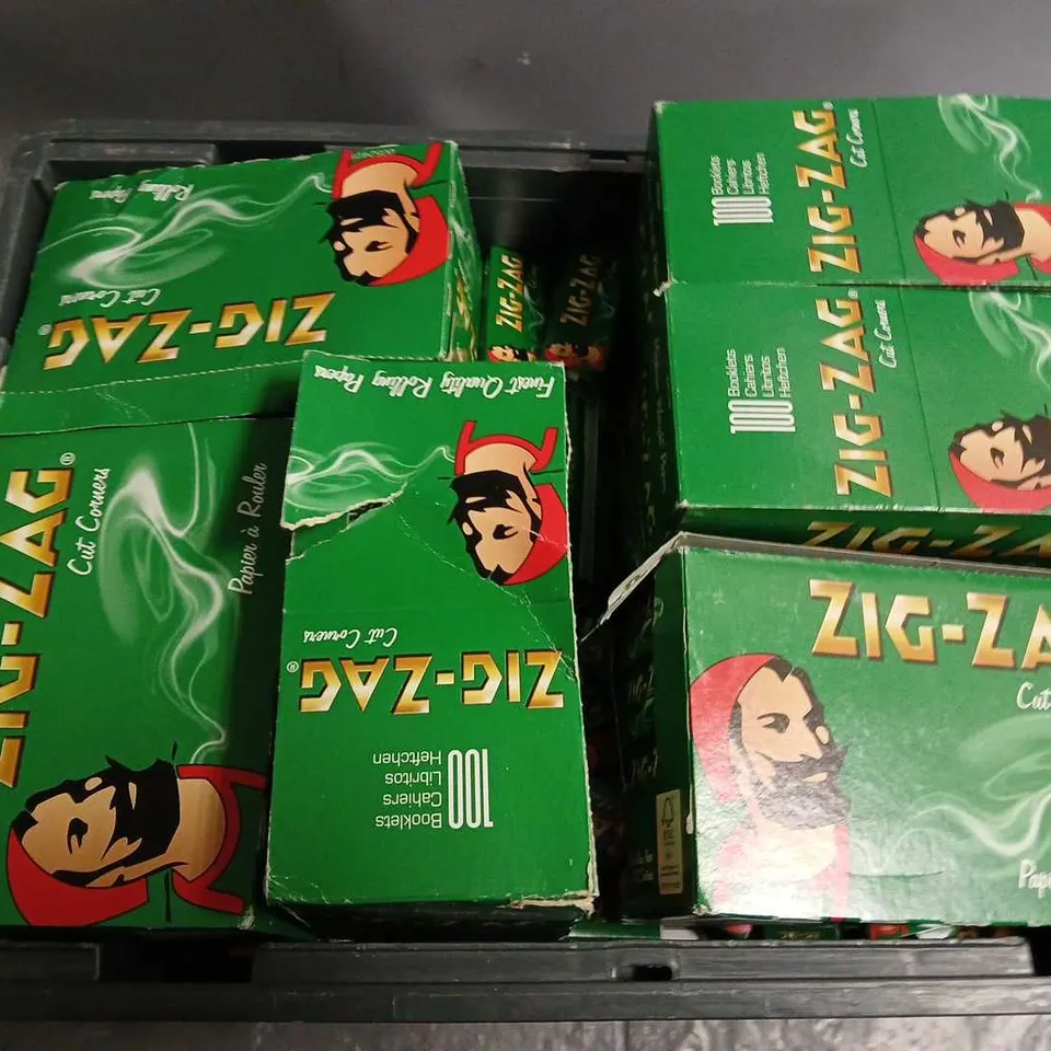 APPROXIMATELY 800 ZIG-ZAG ROLLING PAPER BOOKLETS