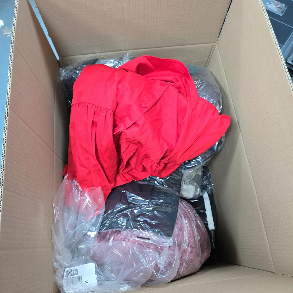 BOX OF APPROXIMATELY 20 ASSORTED CLOTHING ITEMS TO INCLUDE APRICOT, KIM AND CO, D AND CO ETC