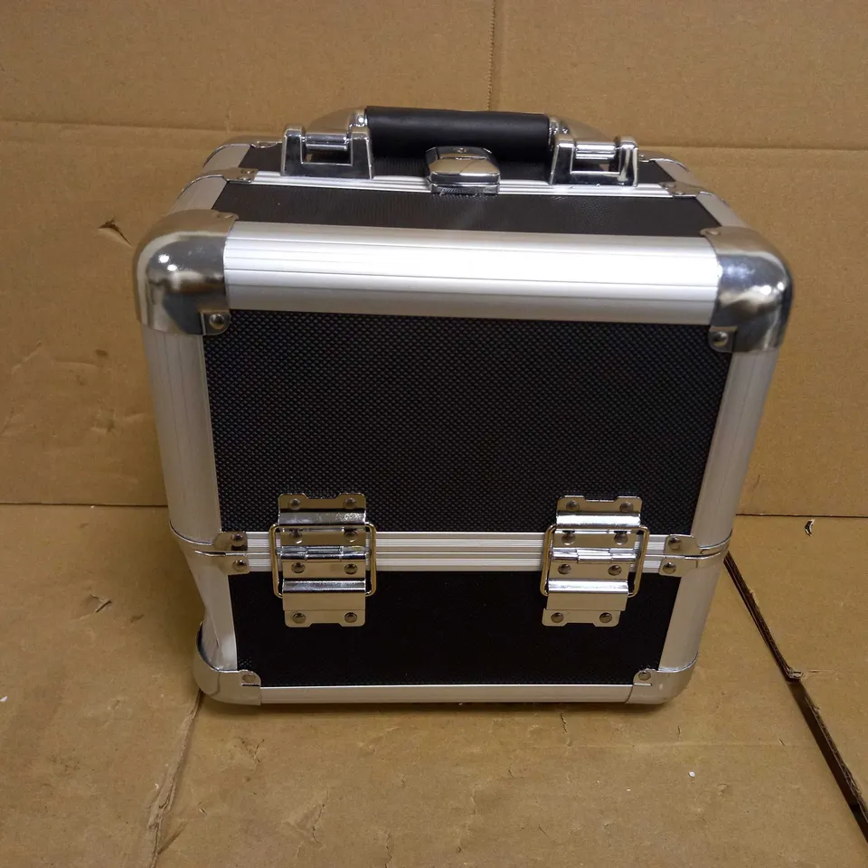 NYX MAKEUP ARTIST TRAIN CASE - BEGINNER RRP £64.99