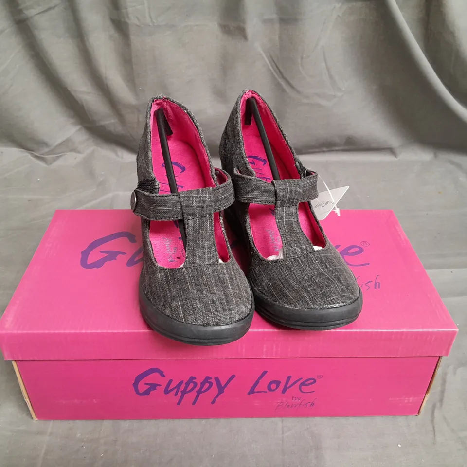 LOT OF 12 GUPPY LOVE LADIES WEDGE SHOES GREY/PINK ASSORTED SIZES