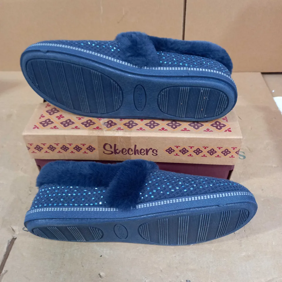 SKETCHERS COZY SLIPPERS - NAVY - SIZE 8