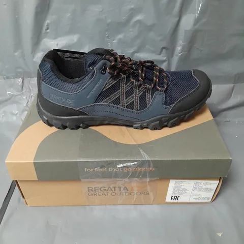 PAIR OF REGATTA EDGEPOINT III LOW SHOES - NAVY - 9