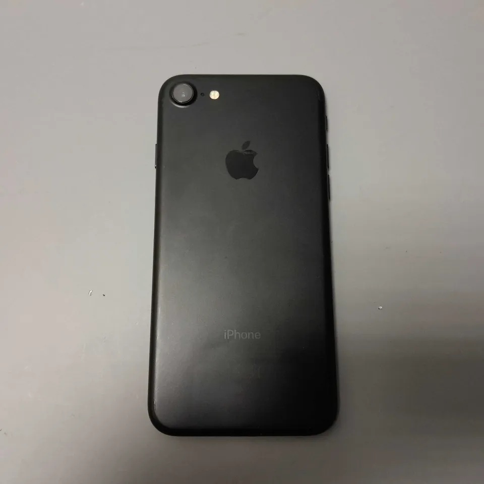 APPLE IPHONE 7 (A1778) SMARTPHONE