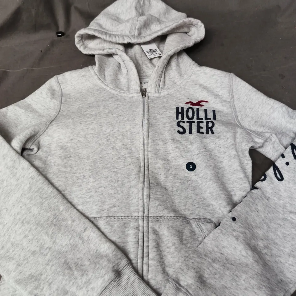 HOLLISTER GREY ZIP HOODIE – SIZE S