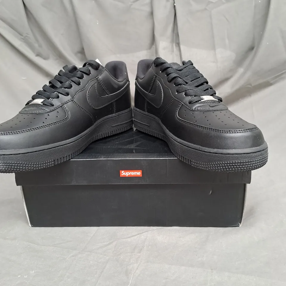 BOXED PAIR OF NIKE SUPREME AIR FORCE 1 LOW IN BLACK SIZE 11