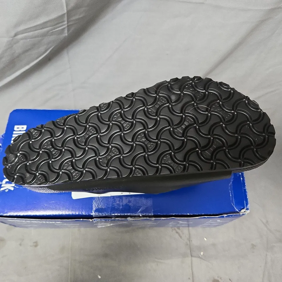 BIRKENSTOCK MEN'S ARIZONA EVA SANDAL - BLACK - SIZE 7.5