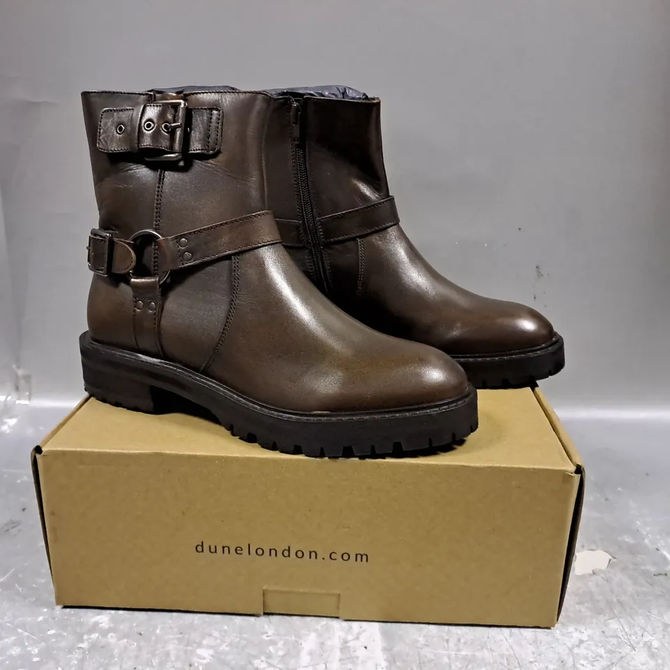 BOXED PAIR OF DUNE LONDON 864 ANKLE BOOTS IN CHOCOLATE SIZE 6