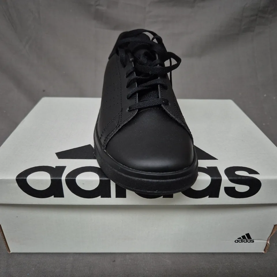 BOXED PAIR OF ADIDAS ADVANTAGE BASE 2.0 J SHOES IN BLACK UK SIZE 3.5