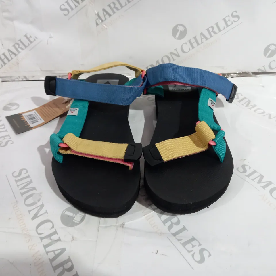 PASSENGER FOAM SANDLES SIZE 7