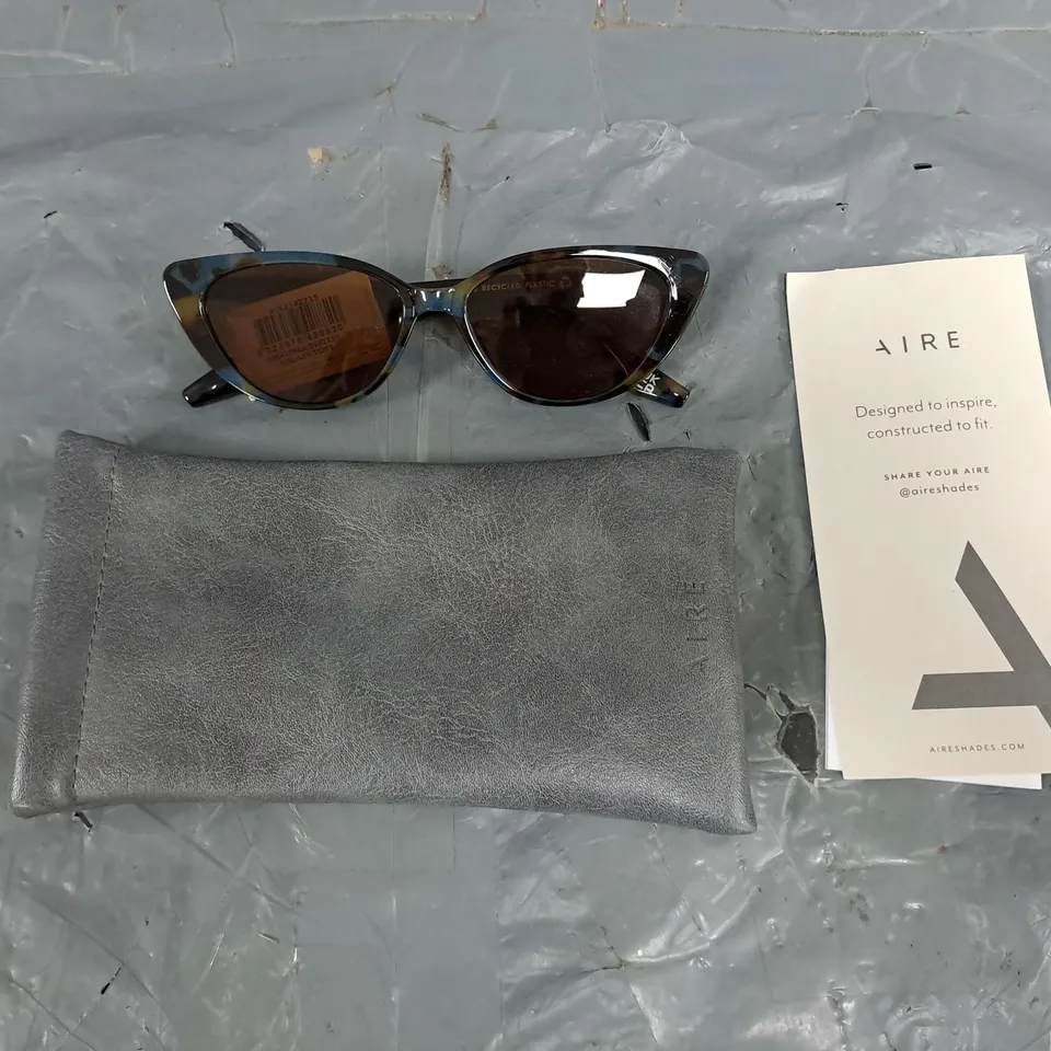 AIRE AMALTHEA GALAXY TORT SUNGLASS
