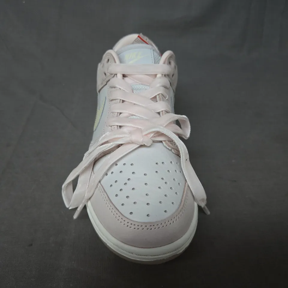 PAIR OF NIKE SHOES IN WHITE/PALE PINK/CREAM UK SIZE 3