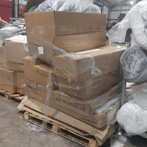 PALLET CONTAINING A LARGE QUANTITY OF DESIGNER furniture parts