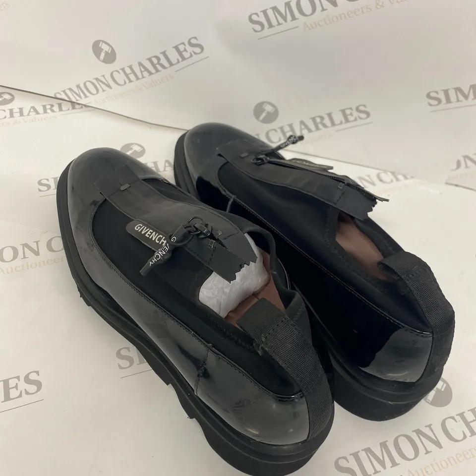 PAIR OF GIVENCHY BLACK SHOES SIZE 42