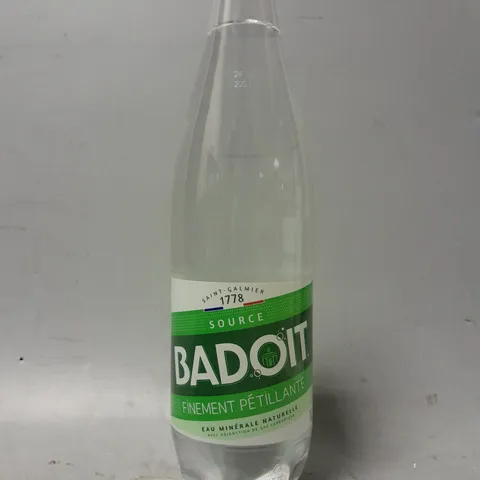 SET OF 6 BADOIT FINEMENT PETILLANTE MINERALE WATER 