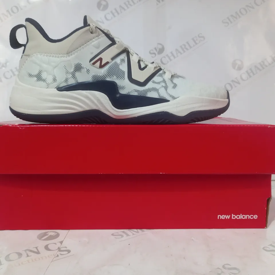 BOXED PAIR OF NEW BALANCE SHOES IN OFF WHITE/NAVY UK SIZE 8