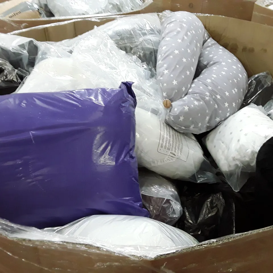 PALLET CONTAINING ASSORTED PILLOWS & CUSHIONS INCLUDING MEMORY FOAM SEAT CUSHION, BREAD PILLOW, ANTI-AGING BEAUTY PILLOW, CERVICAL PILLOW, BACK CUSHION
