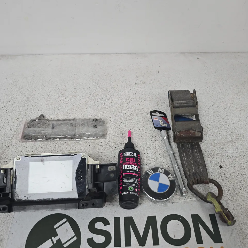 APPROXIMATELY 15 ASSORTED ITEMS INCLUDING FORD FUNCTION DISPLAY SCREEN, MUC-OFF ALL WEATHER LUBE AND A BMX LOGO