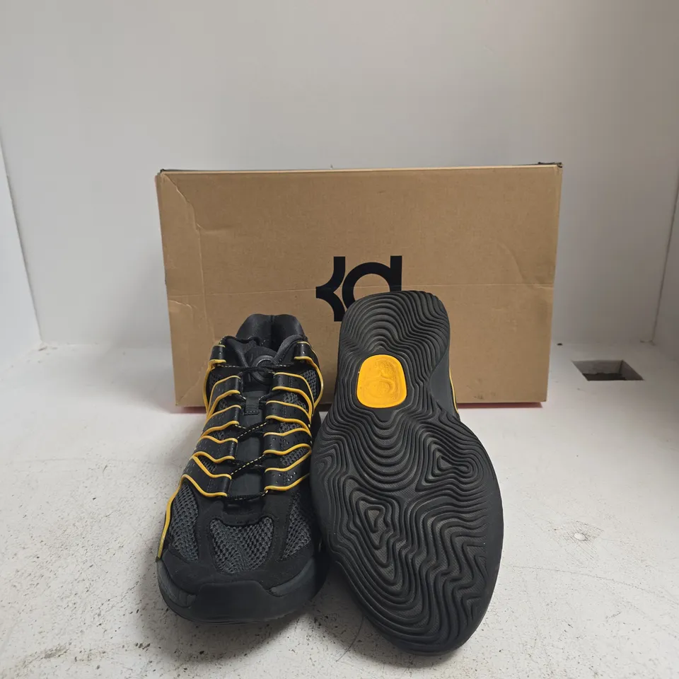 NIKE KD18 BASKETBALL SHOES – BLACK/UNIVERSITY GOLD, UK 13