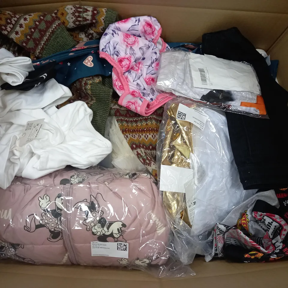 BOX OF APPROXIMATELY 30 ASSORTED KIDS CLOTHING ITEMS TO INCUDE - ,SHORTS,  JUMPERS , T-SHIRTS , TROUSERS,ECT 