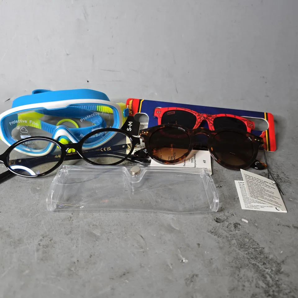 APPROXIMATELY 15 ASSORTED VISION CARE ITEMS TO INCLUDE - SUNGLASSES , CARRY CASES , EYEWEAR ETC
