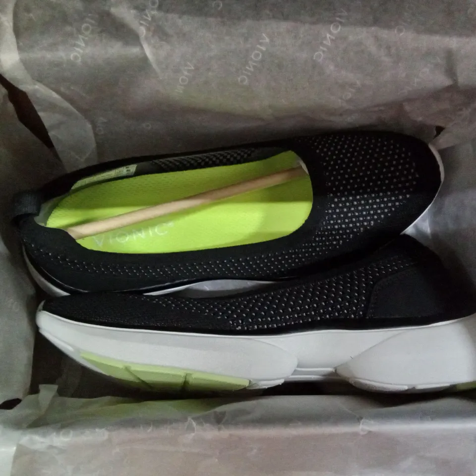 BOX CONTAINING 7 PAIRS OF VIONIC SHOES INCLUDING 2 × KALLIE BALRNA BLACK SIZE 5, 5 × KALLIE BALRNA GREY SIZES 5, 5.5 & 7