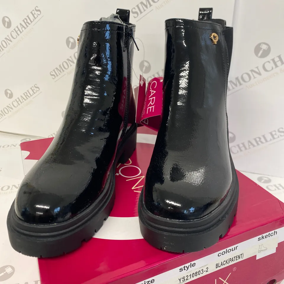 BOXED PAIR OF BRONX SIZE 4 BLACK BOOTS