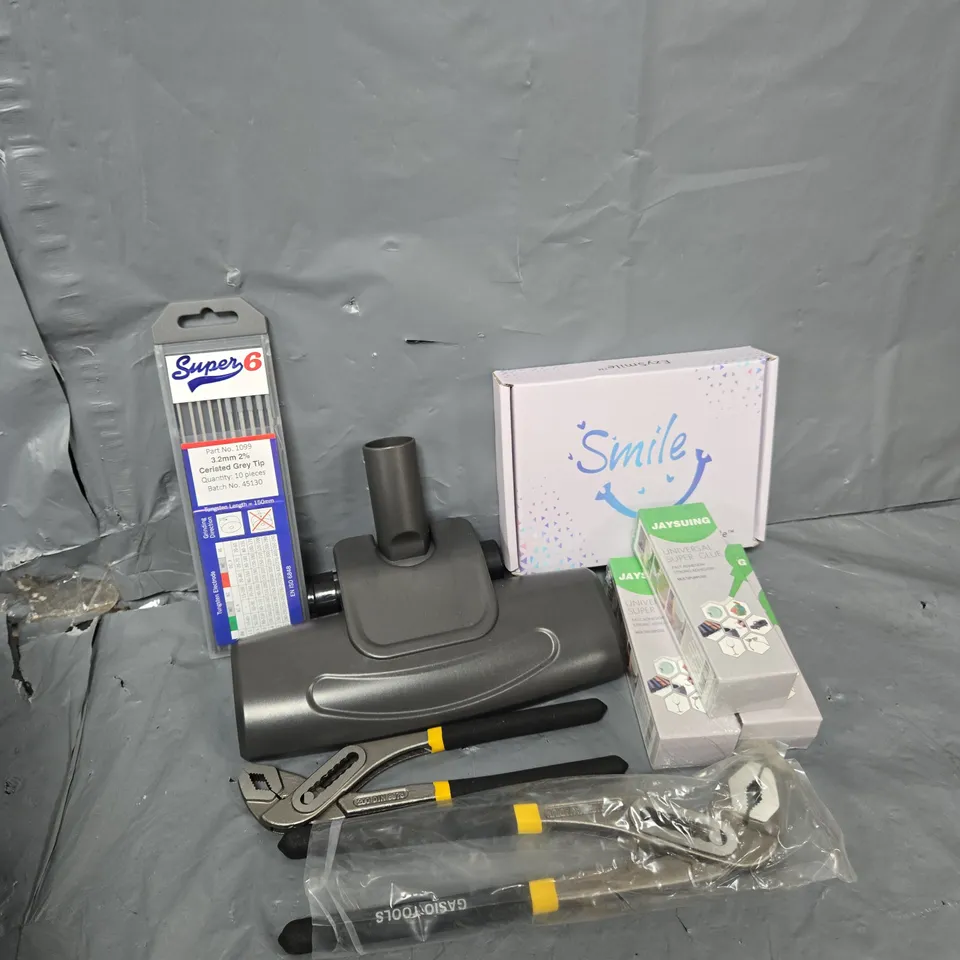 APPROXIMATELY 12 ASSORTED HOUSEHOLD ITEMS TO INCLUDE UNIVERSAL SUPER GLUE, SUPER 6 CERIATED GREY TIPS, EZYSMILE DENTURES, ETC