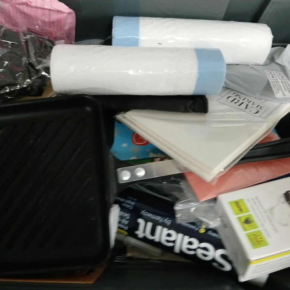 APPROXIMATELY 15 ASSORTED HOUSEHOLD ITEMS TO INCLUDE INDUCTION LAMP, AIR PODS, SEALANT, ETC