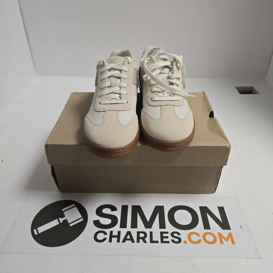 BOXED PAIR OF CLARKS MASERI WALK TRAINERS IN WHITE COMBI - UK 6
