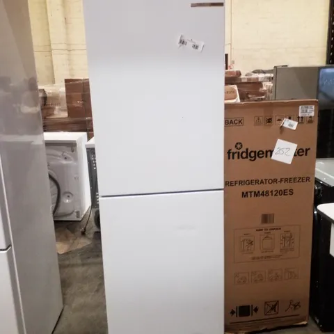 BOSCH FRIDGE FREEZER WHITE