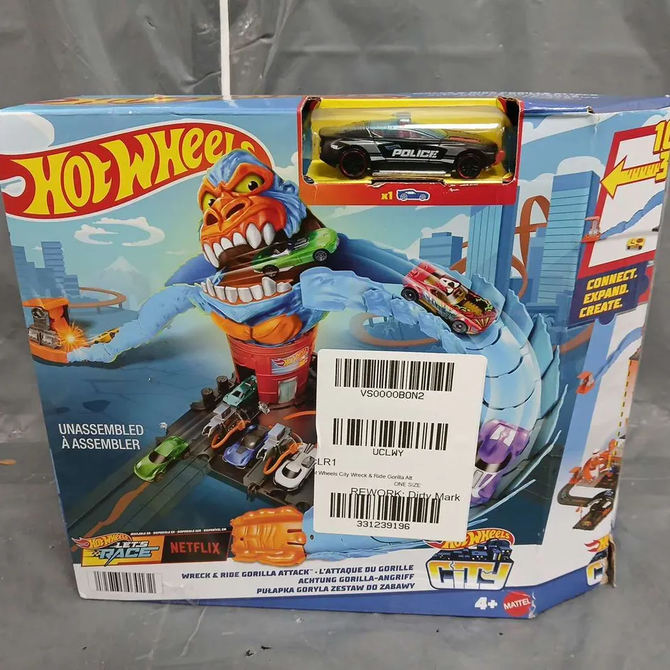 BOXED HOT WHEELS WRECK & RIDE GORILLA ATTACK PLAYSET AND VEHICLE