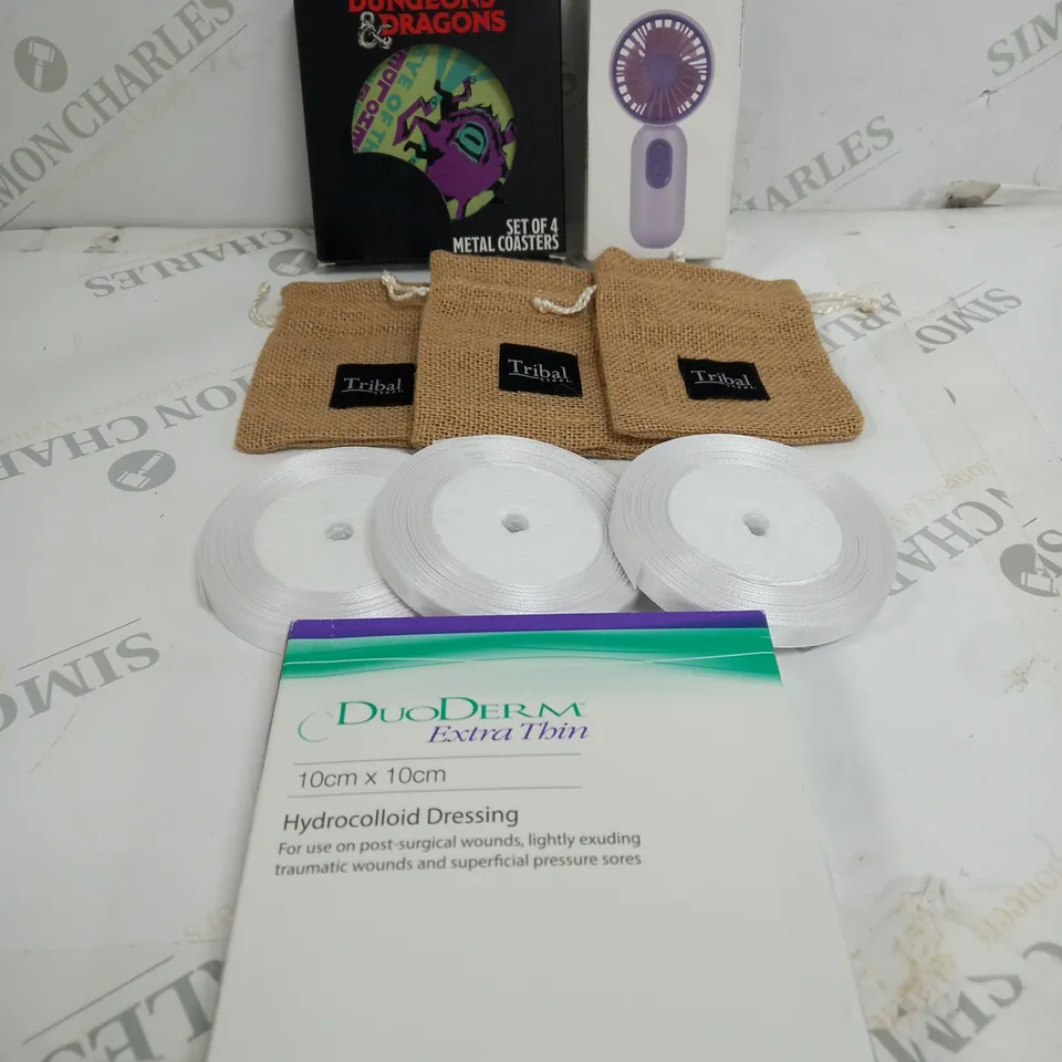 BOX OF APPROXIMATELY 10 ASSORTED ITEMS TO INCLUDE - DUNGEONS&DRAGONS COASTERS, MINI FAN, TRIBAL BAGS ETC