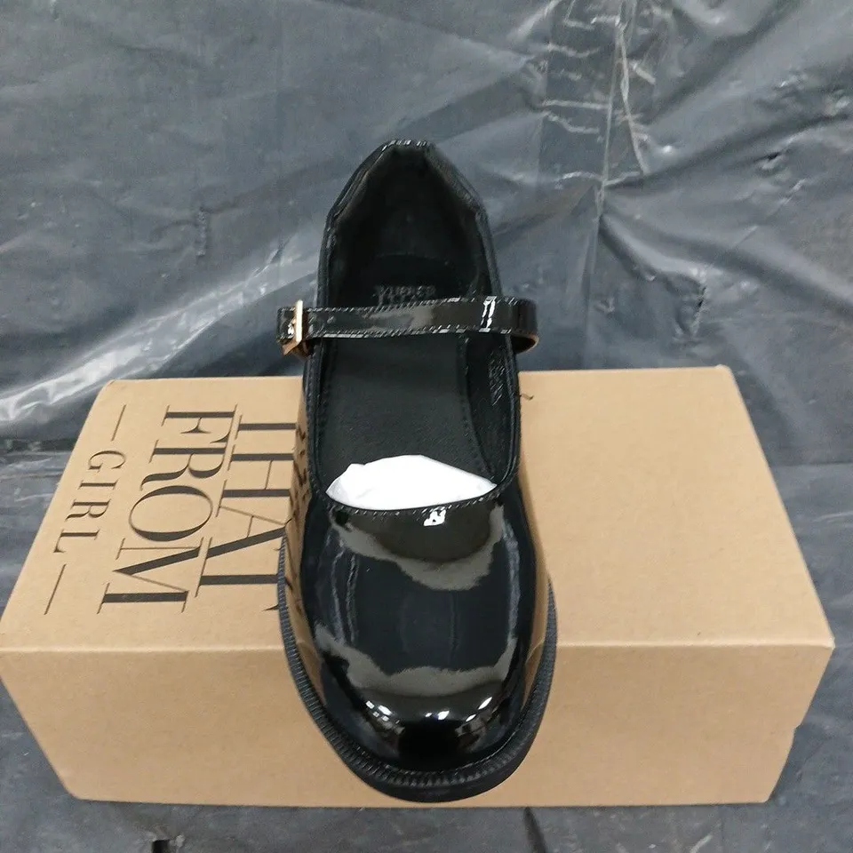BOXED PAIR OF WHERES THAT FROM GIRL - BLACK STRAP SHOES - UK ISZE 4