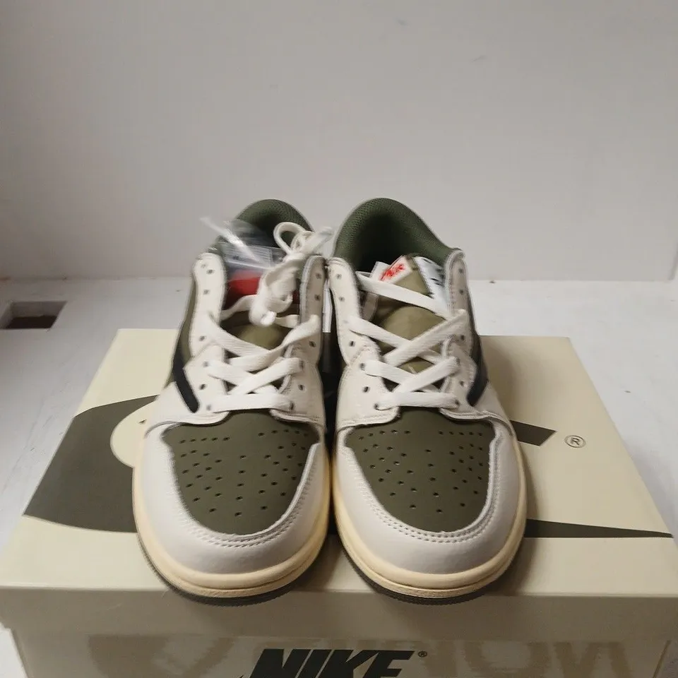 BOXED PAIR OF NIKE AIR JORDAN 1 RETRO HIGH OG DM7866-200 – UK 7.5