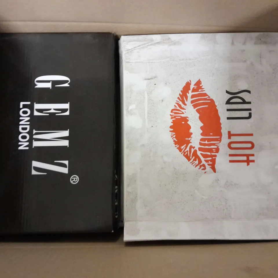 APPROXIMATELY 6 ASSORTED BOXED PAIRS OF SHOES IN VARIOUS SIZES TO INCLUDE HOT LIPS, GEMZ, ETC