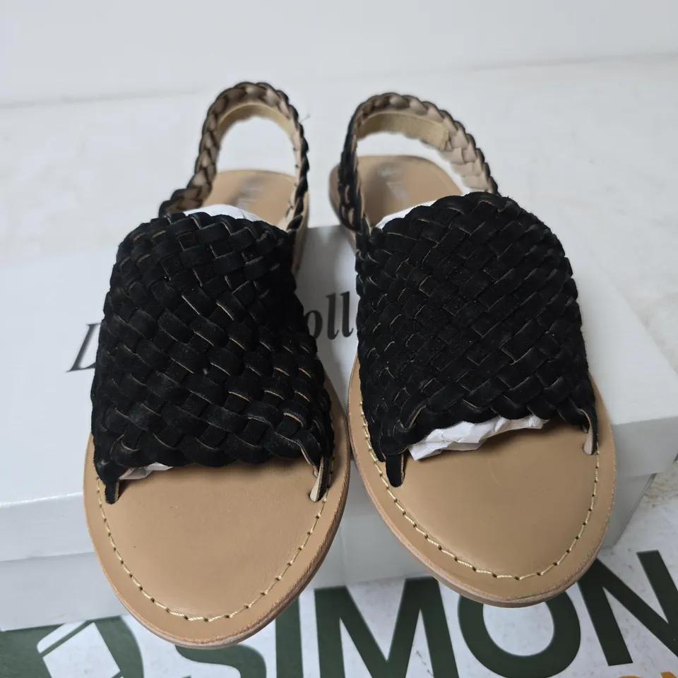 BOXED LEATHER COLLECTION WOVEN SANDALS, BLACK - SIZE 5