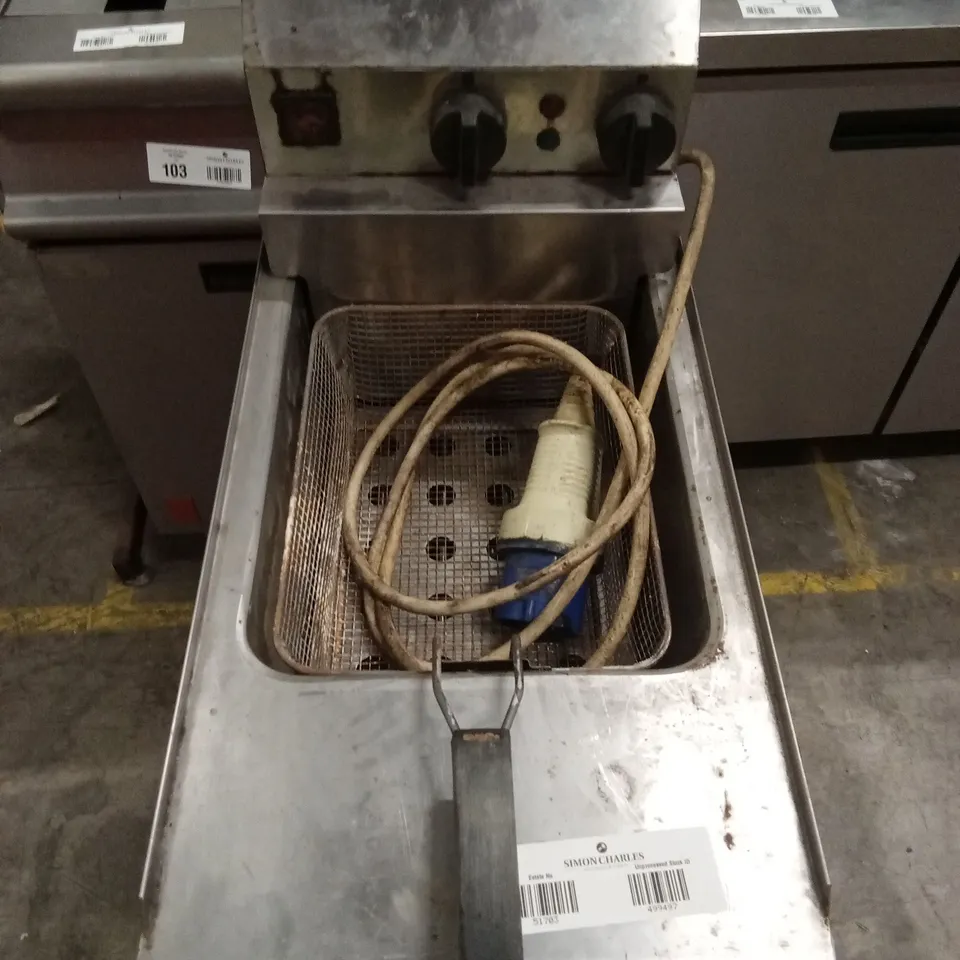 PARRY A89777 SINGLE TANK ELECTRIC FRYER ON PEDESTAL
