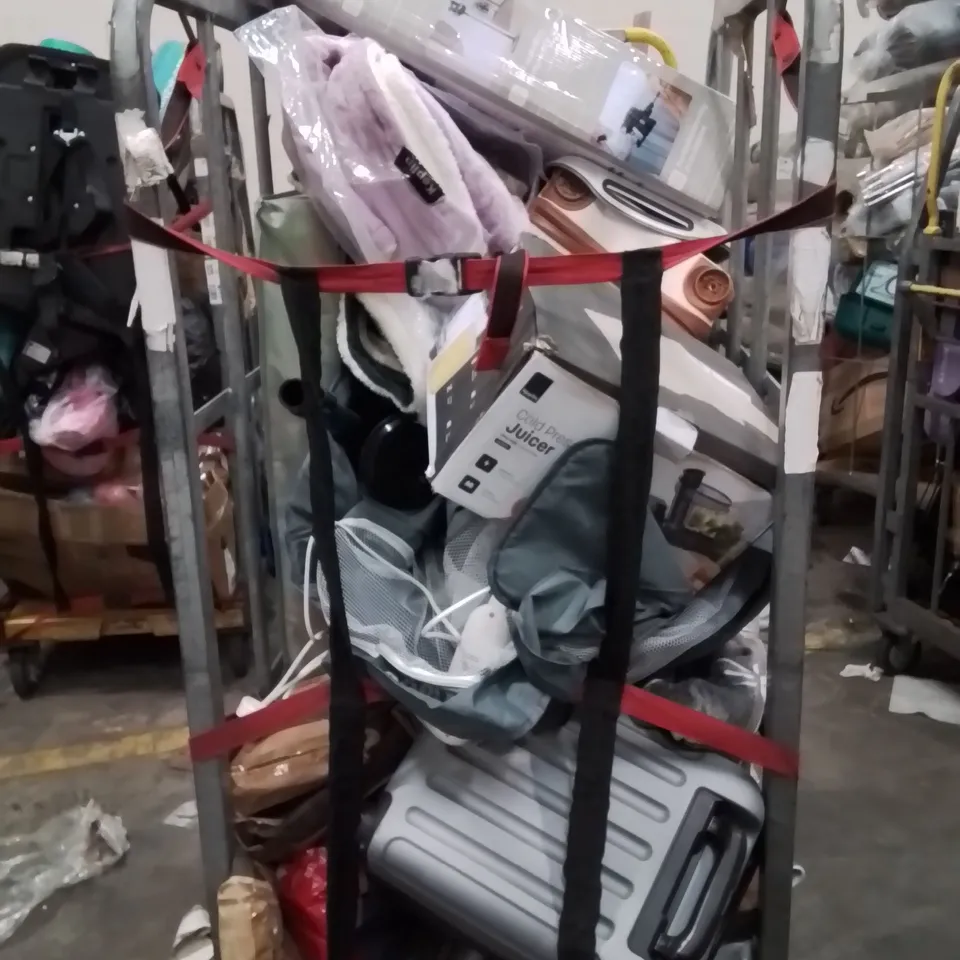 CAGE OF ASSORTED HOUSEHOLD GOODS AND PRODUCTS TO INCLUDE;COLD PRESS JUICER,SUITCASE,HEATED THROW,CORDLESS VACUUM CLEANER,PLAYMAT