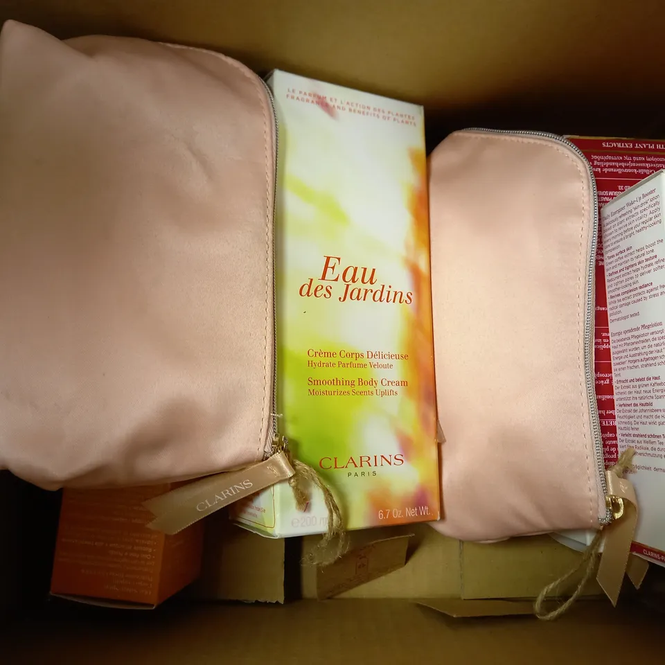 LOT OF APPROX 6 CLARINS PARIS SKIN CARE PRODUCTS TO INCLUDE SMOOTHING BODY CREAM, HIGH DEFINITION BODY LIFT, MINI GIFT BAG 